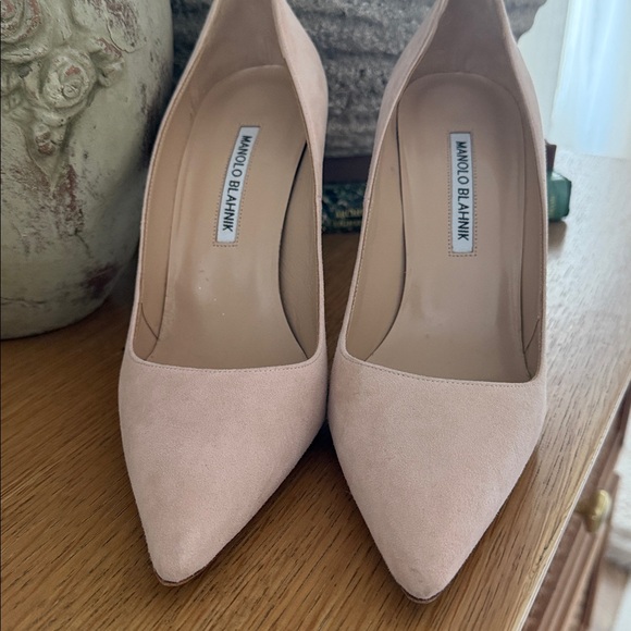 Manolo Blahnik Suede BB 105 Light Pink Pumps - Picture 10 of 10